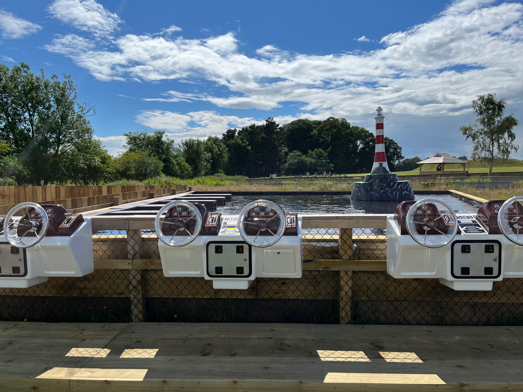 System with 6 remote-controlled boats