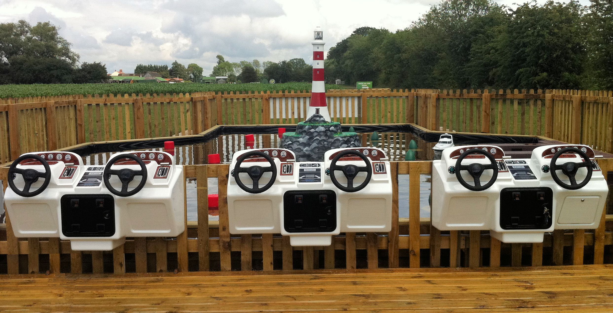 System with 6 remote-controlled boats