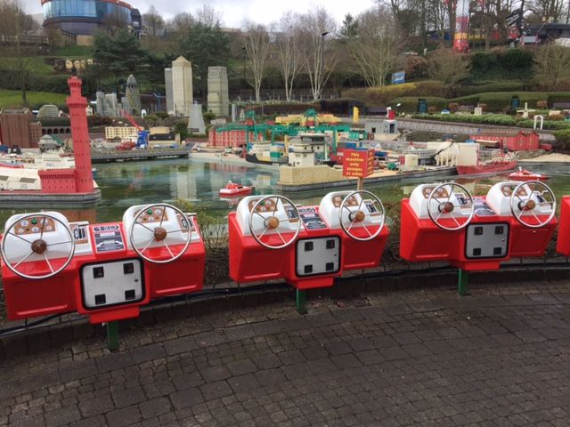 System with 6 remote-controlled boats